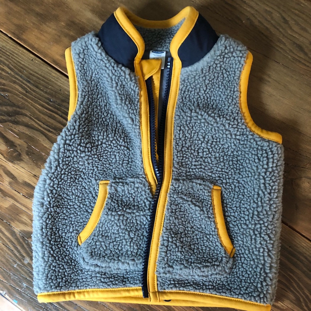 Old Navy Fleece Vest 12-18